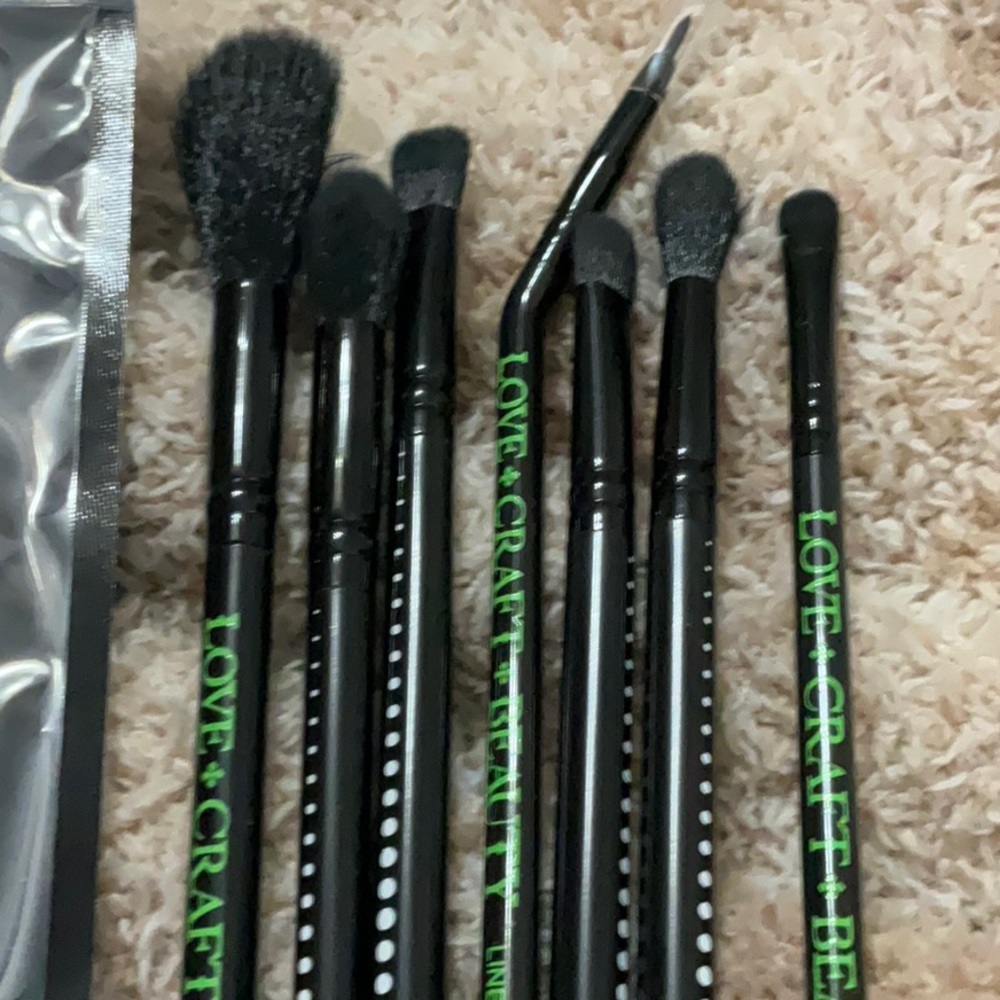 Love+Craft+beauty makeup brushes.